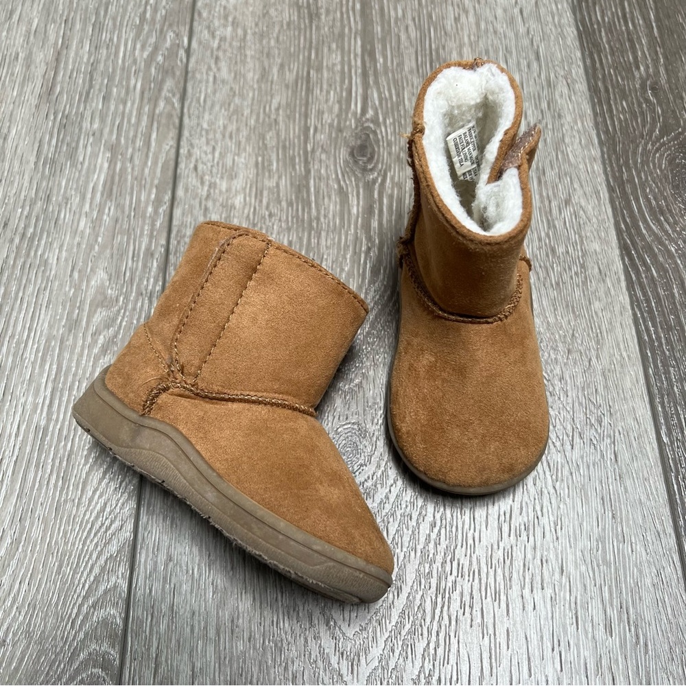 WONDER NATION SUADE BOOTS WITH CLOSURE 4 TODDLER